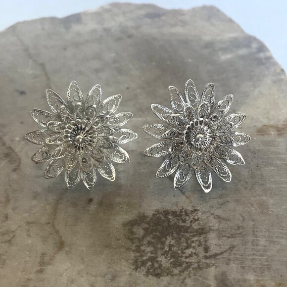VTG Sterling Silver 925 Filigree Spun Silver Layered Flower Screwback Earrings - Picture 8 of 16